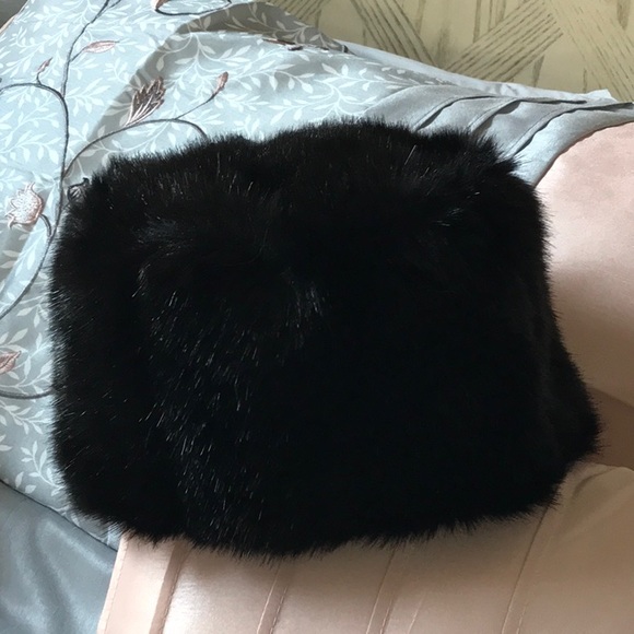 Black faux fur Vest and hat - Picture 5 of 11